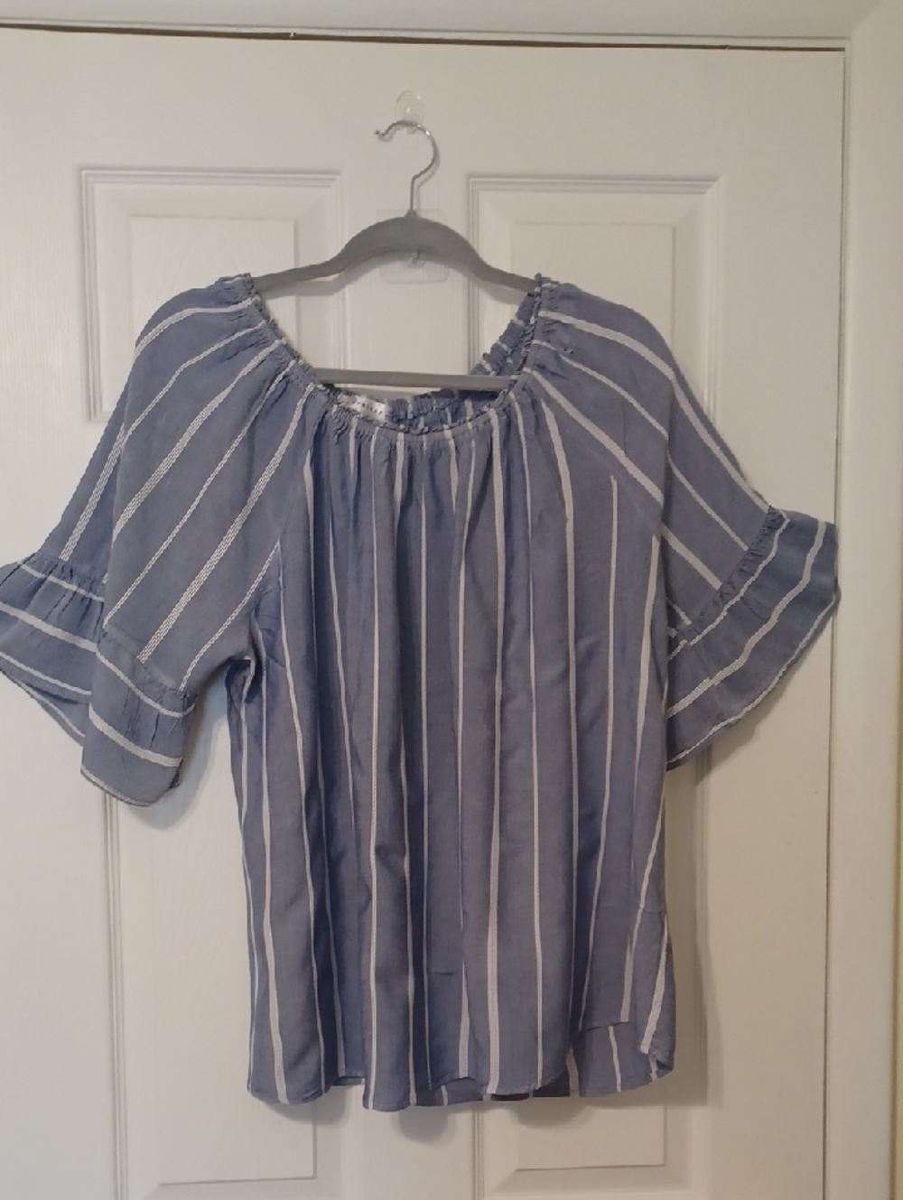 Retrelogy Sz 2X, Pinstripe, Blue & White Striped Peasant Top. Elastisized Neckli